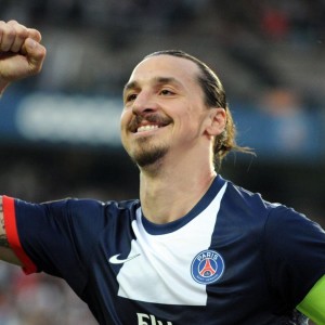 九游体育全站-瑞士队中场贝尔特拉在巴黎奥运会上展现出强大的进攻组织能力，瑞士贝塞尔